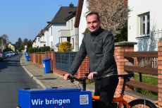 Tom Assmann von der OVGU mit einem Lastenfahrrad